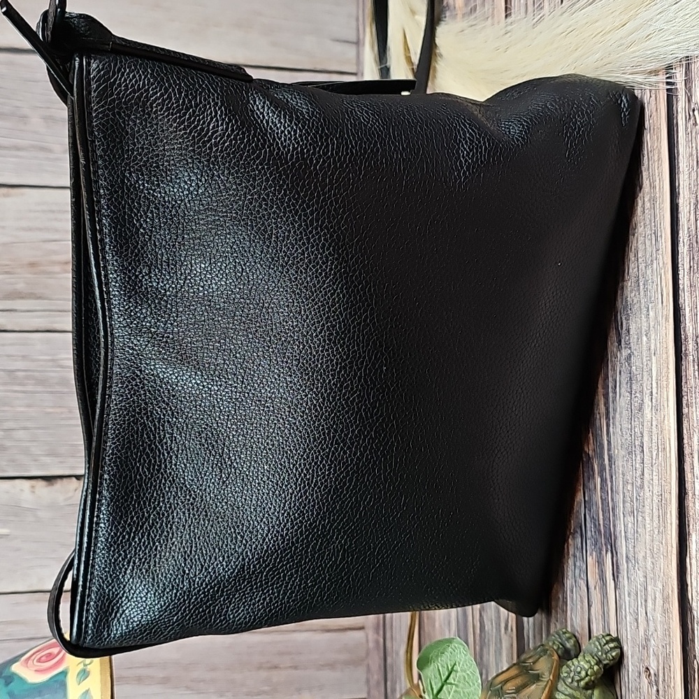 KATE SPADE CHESTER STREET DESSI BLACK PEBBLED LEATHER ADJUSTABLE CROSSBODY BAG - Picture 2 of 16